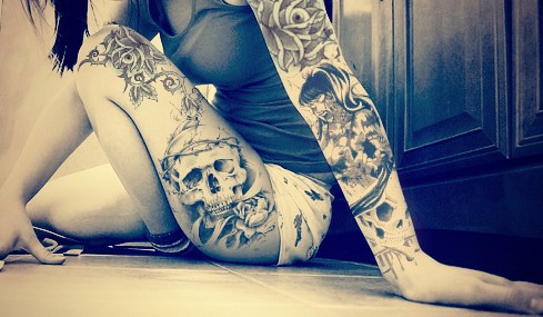 tattoos for women on the thigh on Skull thigh tattoos - Skullspiration.com - skull designs, art ...