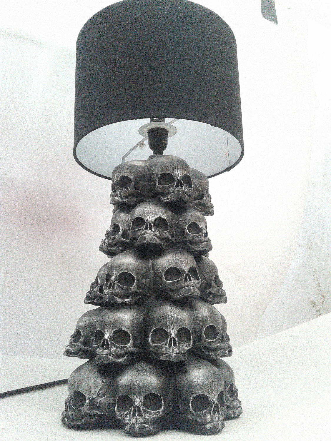 Black skull lamp