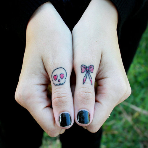 skull tattoo on finger