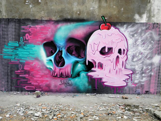 Skull graffiti by Fábio Carneiro