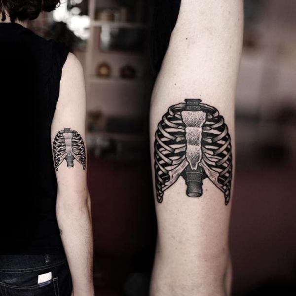 tattoo-dotwork-arm-skeleton