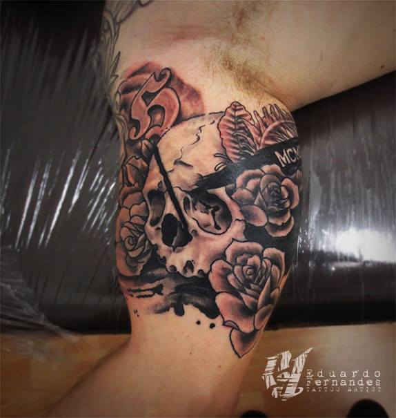 Eduardo Fernandes skull and roses tattoo