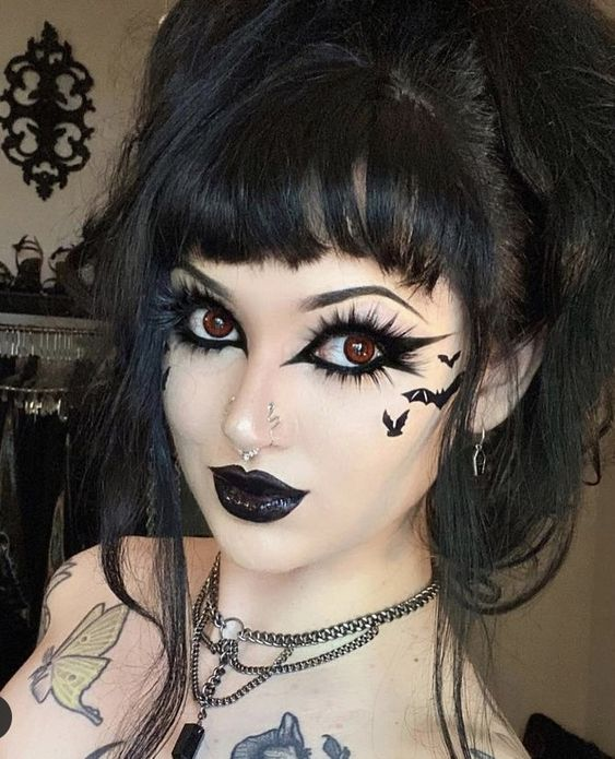Best Gothic Makeup That are Worth Try –